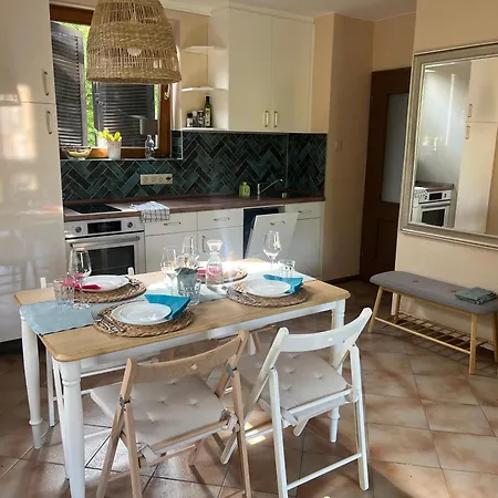 Csopak Strand Apartman شقة *